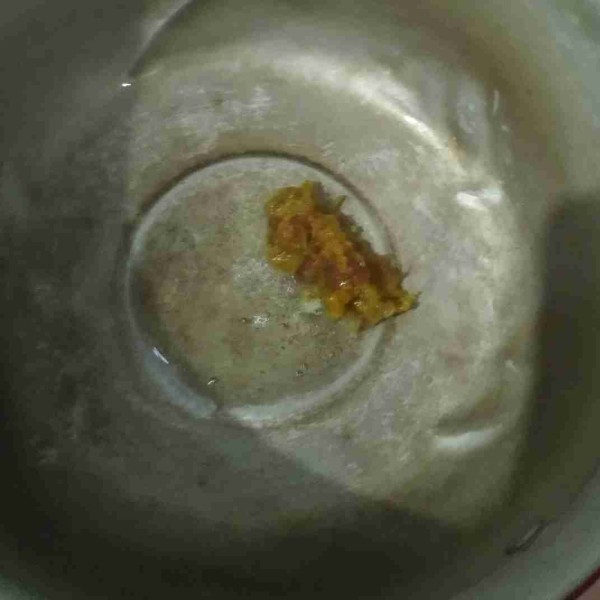 Tumis bumbu hingga harum.