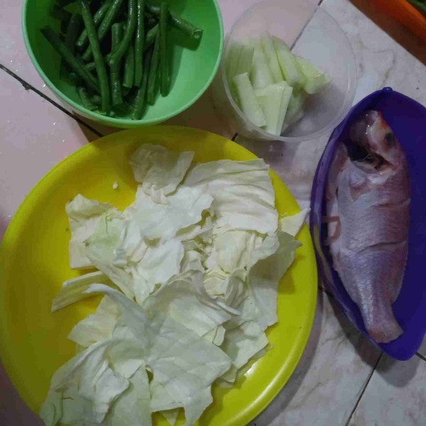 Siapkan semua bahannya.