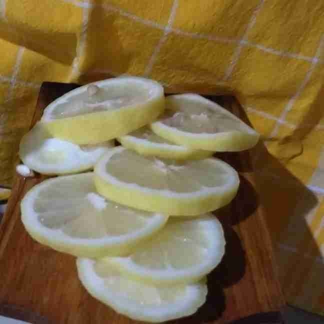 Step 2 Infused Water Lemon dan Madu