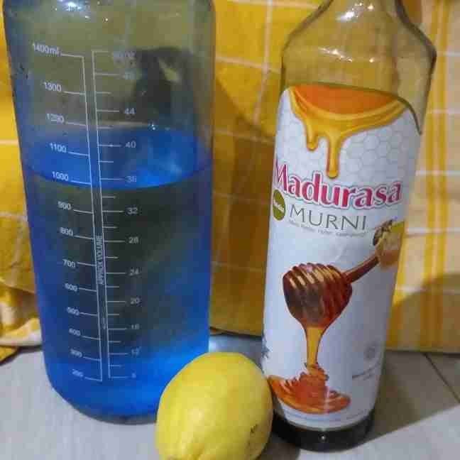 Step 1 Infused Water Lemon dan Madu