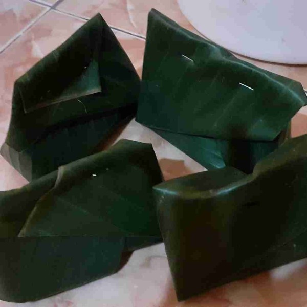 Bungkus dengan daun pisang hingga habis