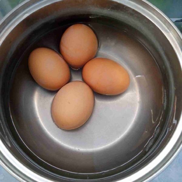 Rebus telur sampai matang.
