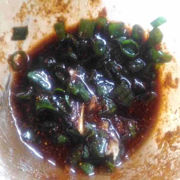 Campur semua bahan saus kecuali air.