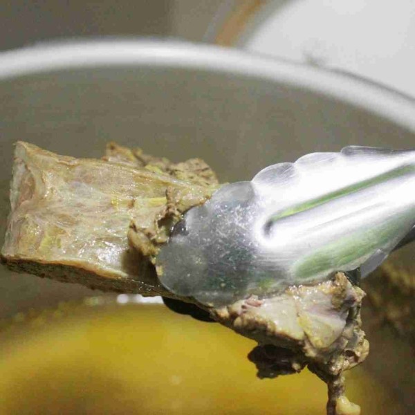 Setelah daging matang angkat dan tiriskan.