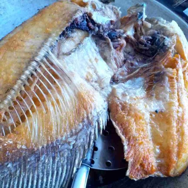 Panaskan minyak lalu goreng ikan gurami, angkat tiriskan.
