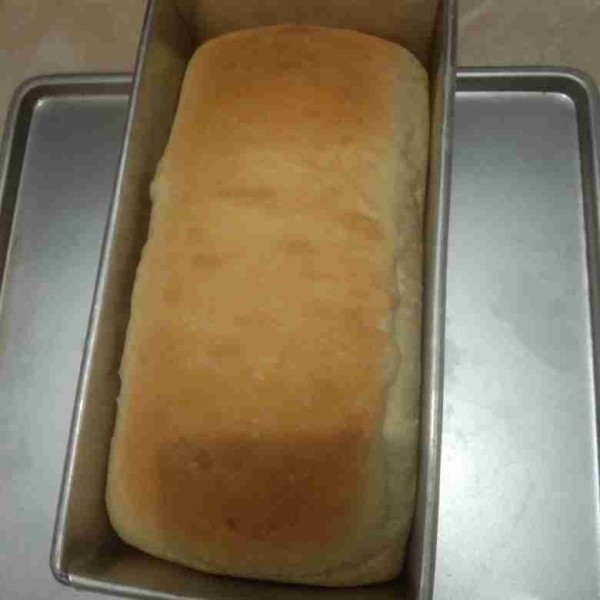 Panggang roti sampai matang. Suhu dan lama pemanggangan sesuaikan dengan oven masing-masing.