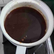 Membuat cuko : haluskan gula merah, cabai rawit, bawang putih, ebi dan air dengan blender. Lalu tuang ke panci. Tambahkan garam, air asam jawa, cuka. Masak sampai matang, dinginkan kemudian saring. Sajikan bersama pempek.