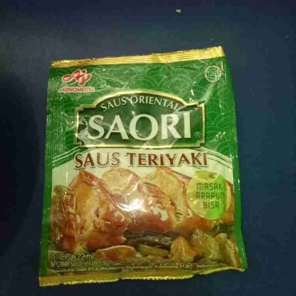 Campurkan tempe dengan tepung dan 1/2 bgks saori teriyaki aduk rata.