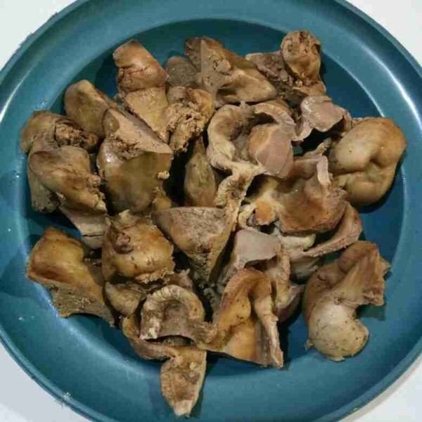 Potong-potong ati ampela sesuai selera.