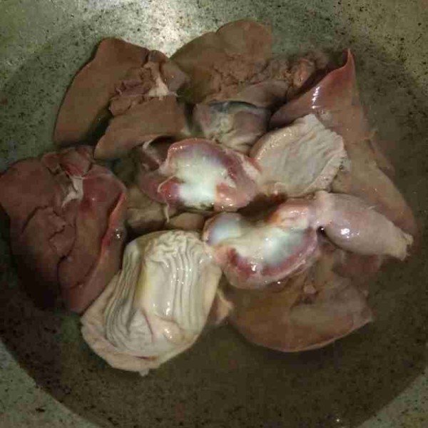 Bersihkan ati ampela lalu cuci bersih dan rebus hingga matang, tiriskan.