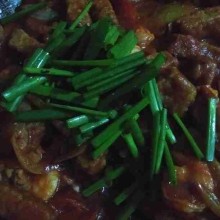 Masukkan tempe, aduk cepat. Tambahkan daun bawang masak 2 menit, angkat dan sajikan.