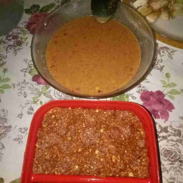 Bumbu pecel sudah siap saji bisa juga di simpan, bertahan sampai 1 minggu. Cara penyajiannya: ambil beberapa sendok bumbu lalu larutkan dengan air panas, aduk sampai tercampur rata.