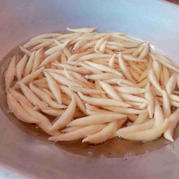 Goreng dengan api kecil sambil terus diaduk-aduk.