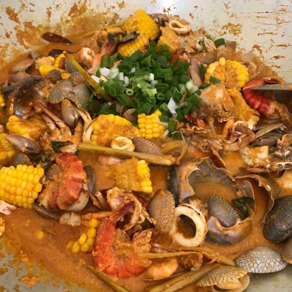 Setelah semua matang, tambahin daun bawang. Aduk rata.