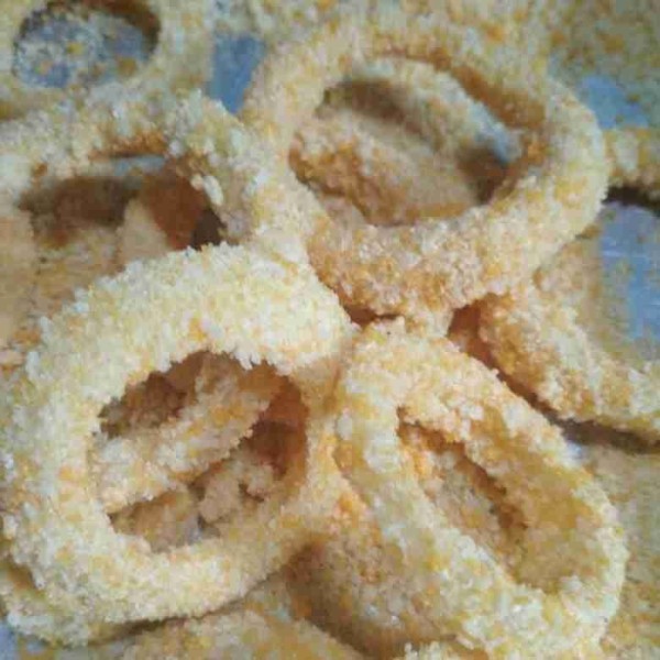 Diamkan bombay yang sudah dibalut tepung panir di dalam freezer selama 15 menit.