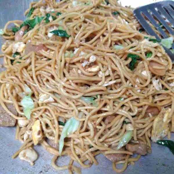 Mie goreng spesial siap dihidangkan.