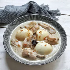 Opor Ayam Telur