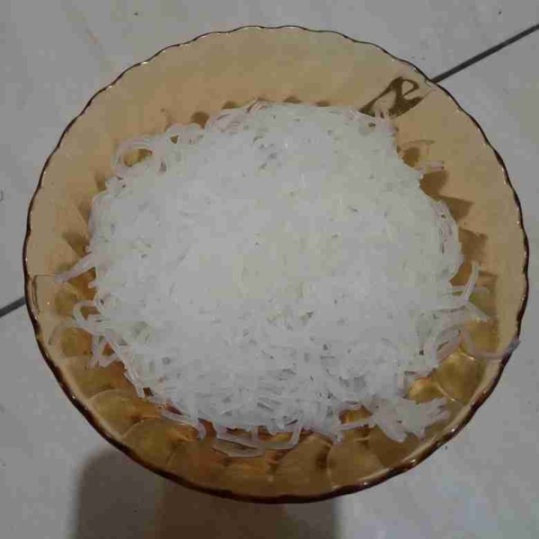 Rebus bihun sebentar, tiriskan kemudian potong2.