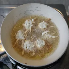 goreng dengan api kecil hingga matang.