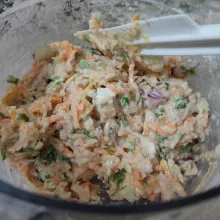 Campur jadi 1 semua bahan isian, aduk rata.