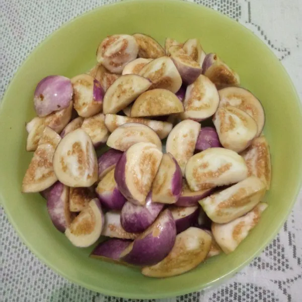 Potong menjadi 4-6 bagian