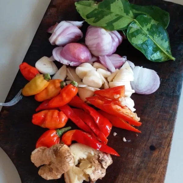 Siapkan bumbu untuk tumisan