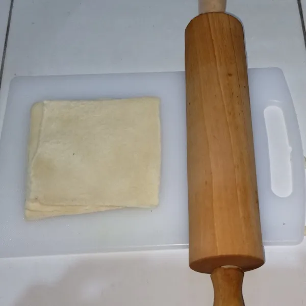 Pipihkan/gepengkan roti tawar tanpa kulit pakai rolling pin