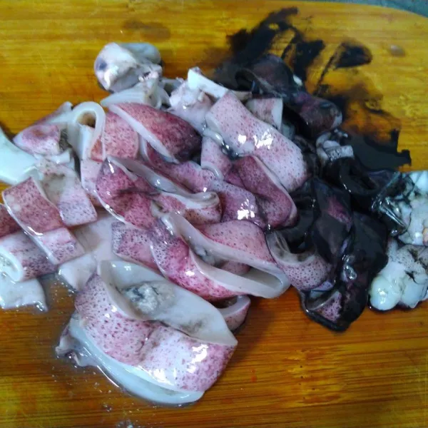 Potong cumi sesuai selera.