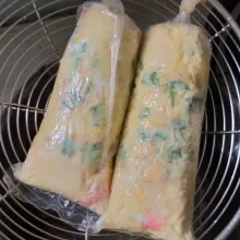 Setelah matang, tiriskan sebentar, lalu potong-potong sesuai selera