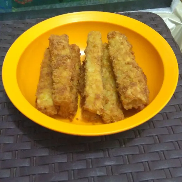 Stik tempe crispy siap untuk dinikmati.