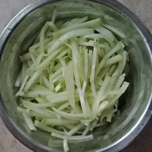 Labu siam dipotong korek api