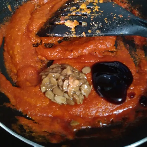 Tambahkan tauco dan saus tiram