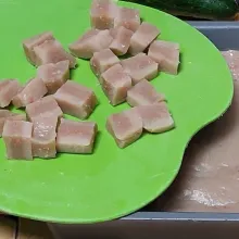 Setelah dingin, potong kecil-kecil