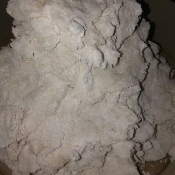 Ambil adonan lalu bentuk cireng asal saja.