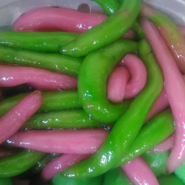 Tiriskan cenil dan biarkan sampai dingin.