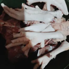 bersihkan dan di cuci bersih kerongkongan beserta ceker ayam