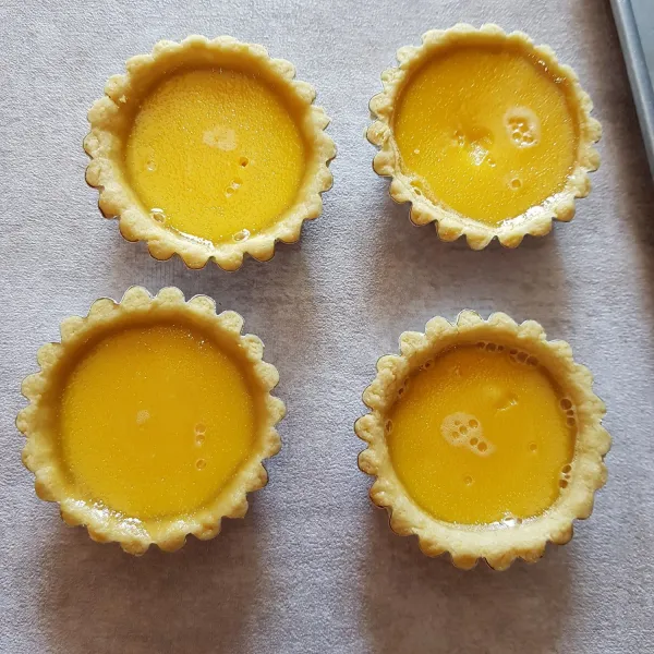 Panggang pie dalam oven panas selama 45 menit dengan suhu 160°c/hingga matang (sesuaikan oven masing-masing).