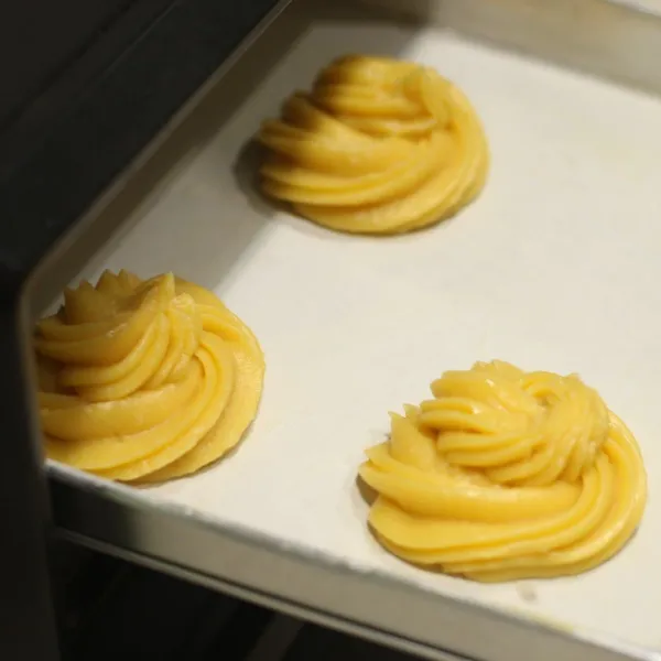 Oven sus hingga mengembang dan matang.