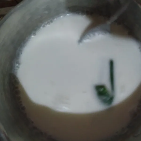 Masak dengan api kecil, sambil diaduk-aduk.