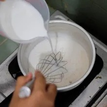 Masukkan semua bahan kecuali jagung, aduk dengan api sedang. Aduk jangan sampai gosong.