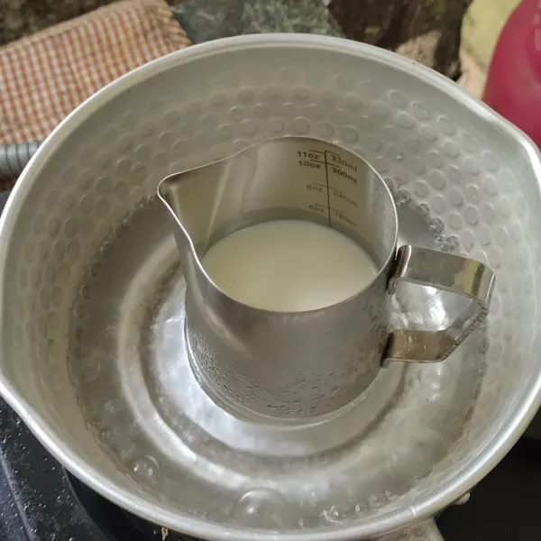 Panaskan susu sampai 50-60 derajat celsius