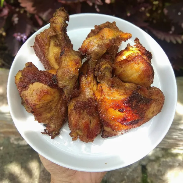 Ayam goreng kalasan siap dinikmati