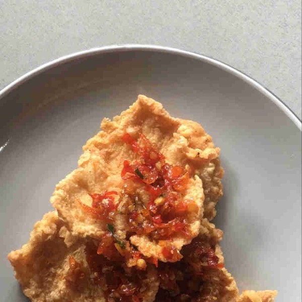 Ayam Tepung Sambel Embe siap disajikan