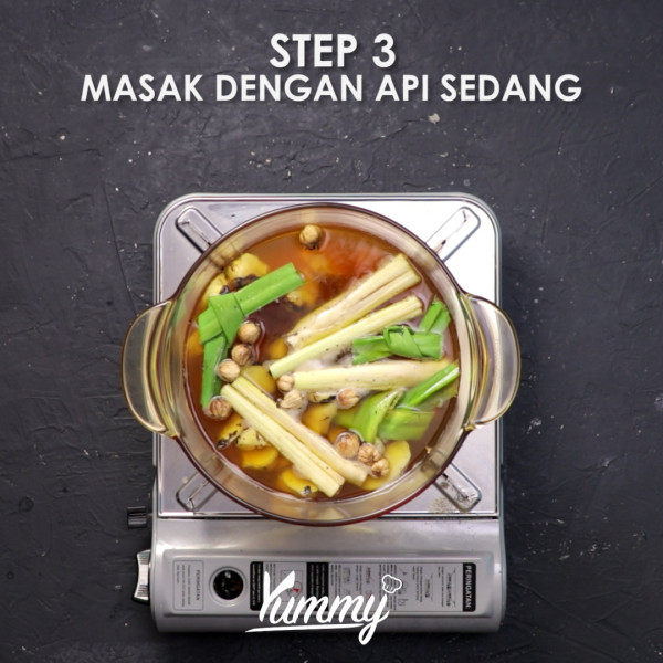 Masak dengan api sedang (jika ada tutup, tutup agar cepat mendidih) hingga berkurang seperempat atau setengah bagian.