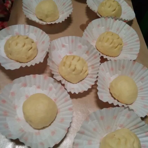 beri isian coklat blok atau meses lakukan sampai selesai, panaskan kukusan sampai air mendidih