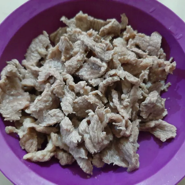 Rebus daging hingga empuk