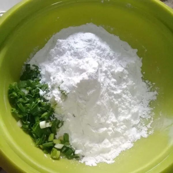 Campur semua bahan kecuali air mendidih.