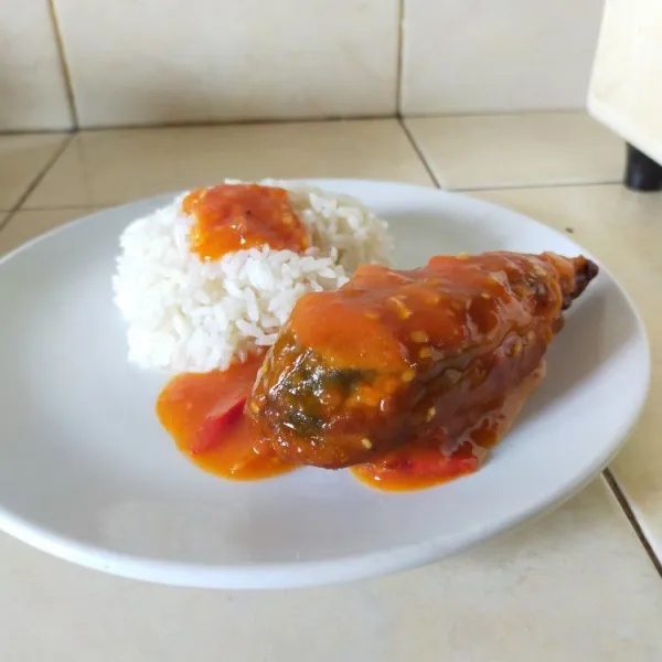 Hias dan sajikan bersama dengan nasi hangat.