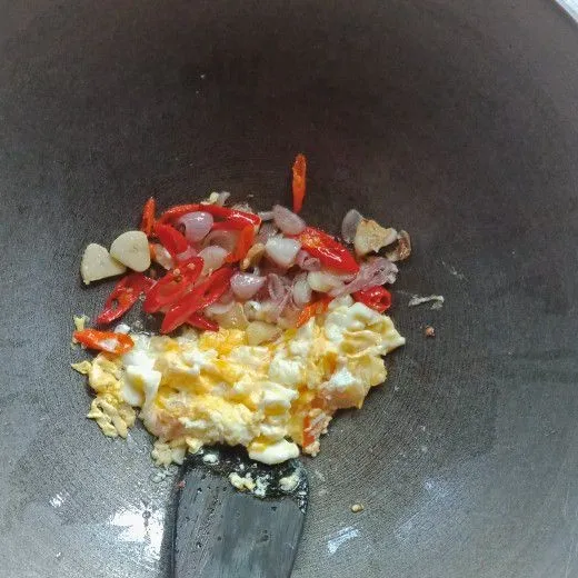 Orak arik ayam suwir dengan berbagai sayuran