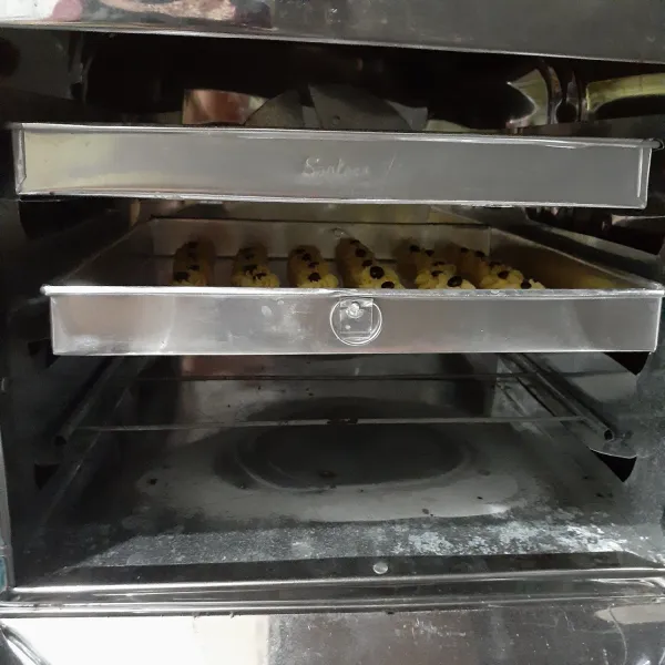 Panggang dengan oven tangkring selama 30 menit, menggunakan api sedang